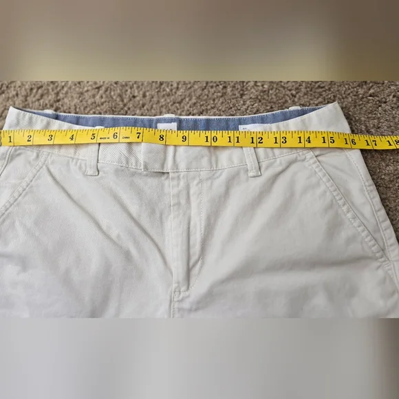 GAP Bermuda Cream Shorts Size 6 - Picture 3 of 5